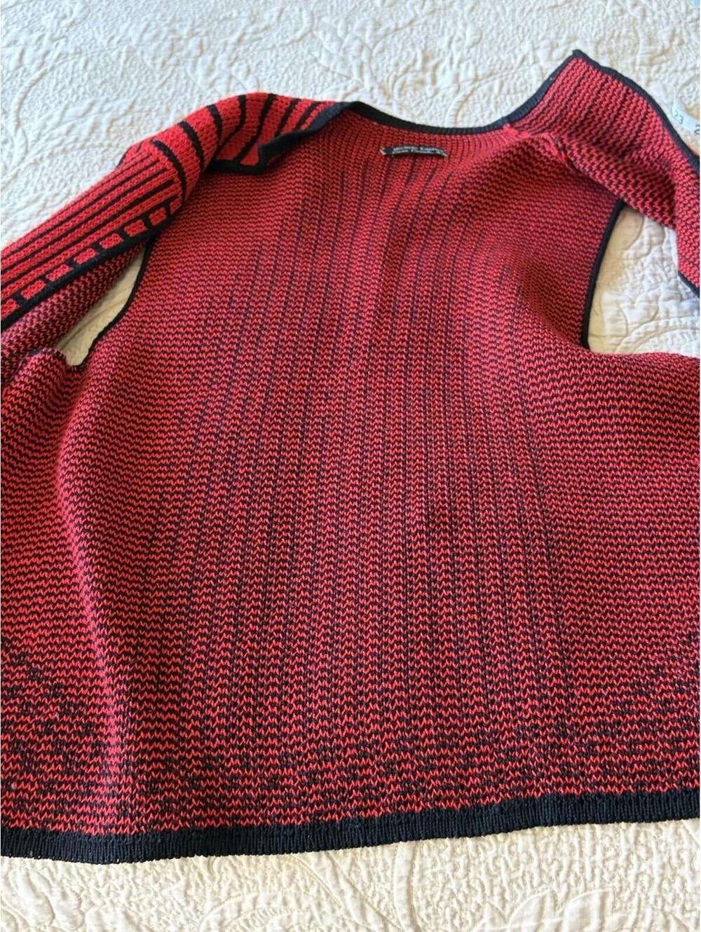 Handmade Knit Vest Red&Black Intricate Design Soft Knitted Tag Measures Medium - Picture 5 of 6